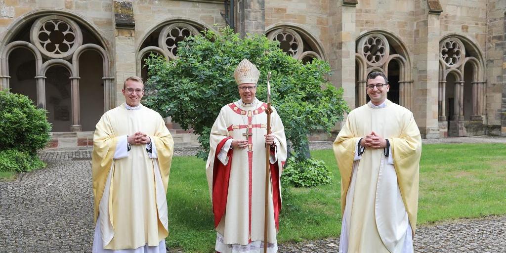 Christian Kossmann, Bischof Dr. Stephan Ackermann, Stephan Schmidt (v.l.n.r.)
