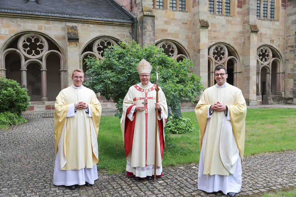 Christian Kossmann, Bischof Dr. Stephan Ackermann, Stephan Schmidt (v.l.n.r.)