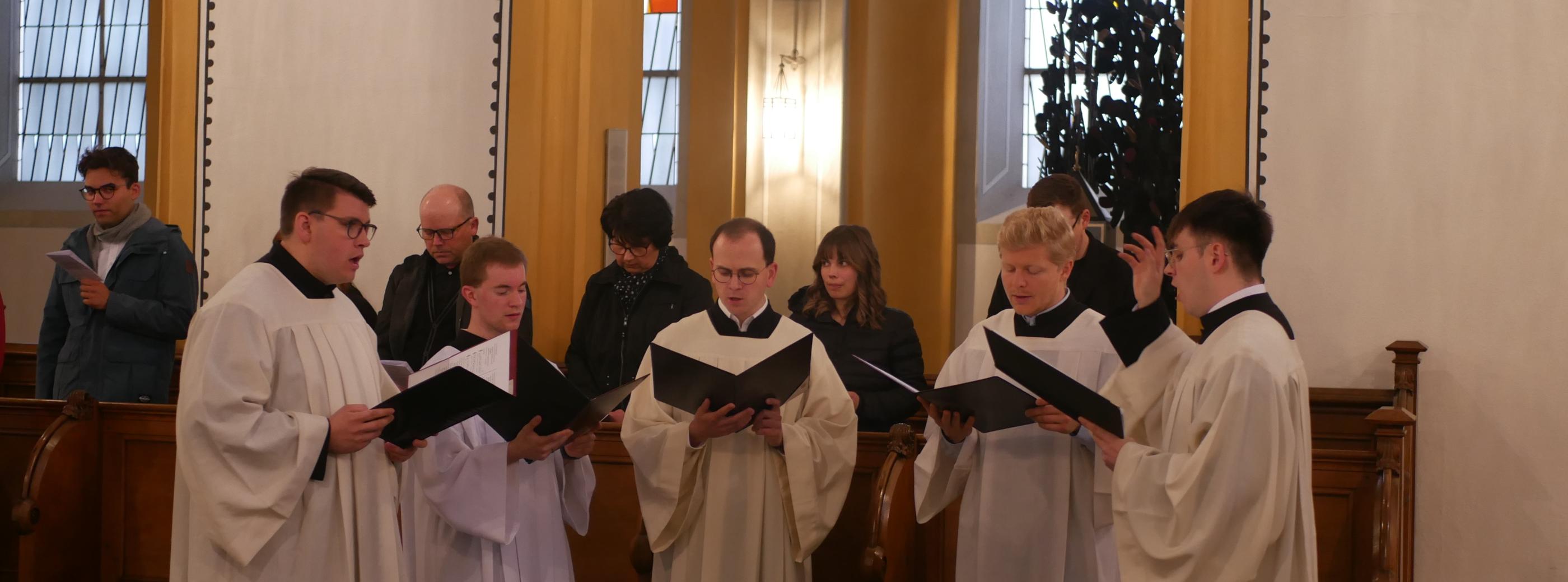 Laudes am Morgen der Priesterweihe