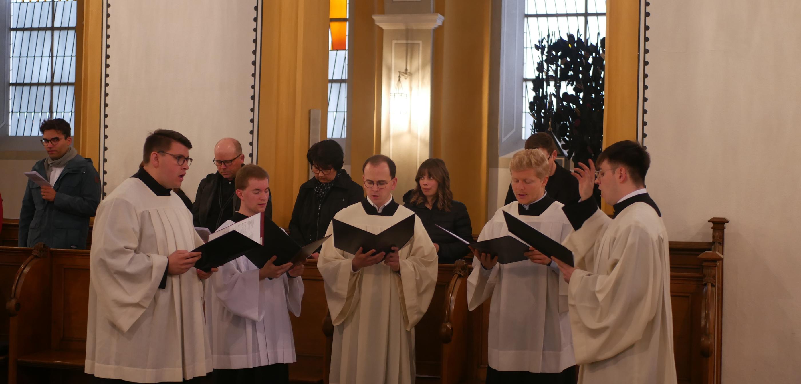 Laudes am Morgen der Priesterweihe