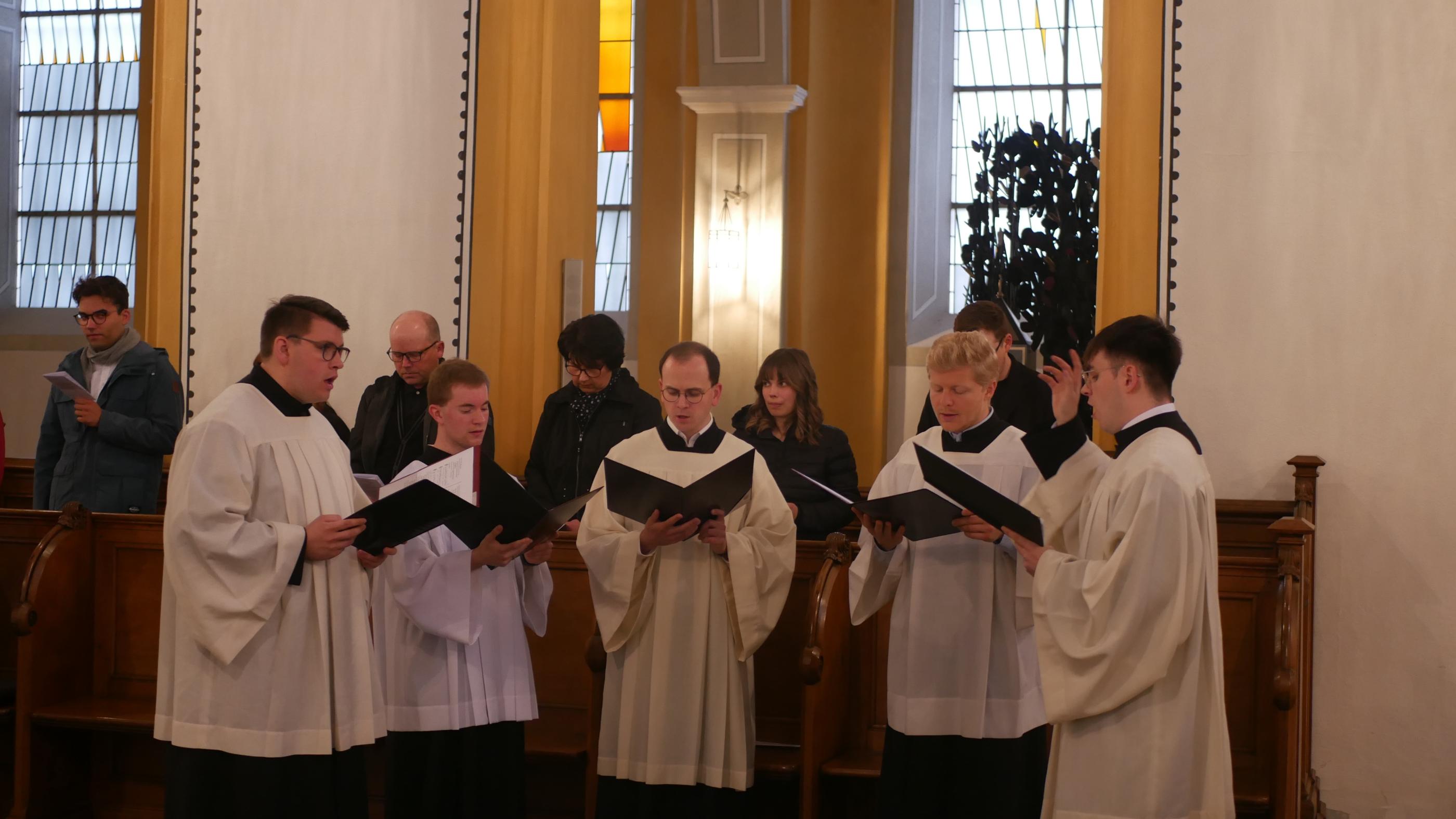 Laudes am Morgen der Priesterweihe