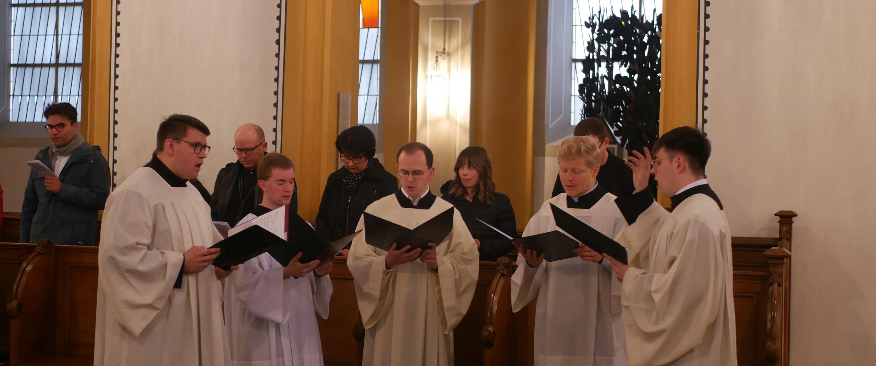 Laudes am Morgen der Priesterweihe