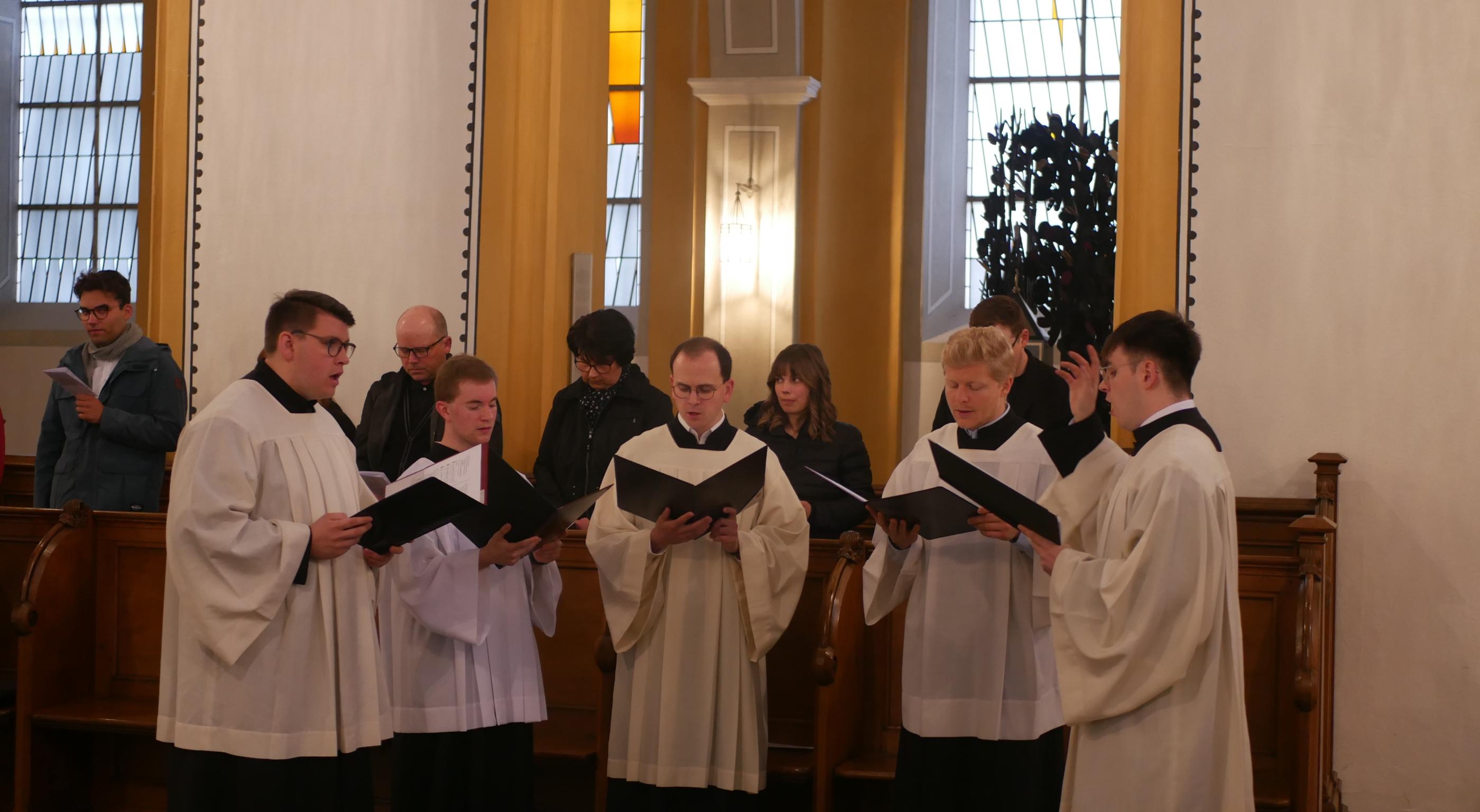 Laudes am Morgen der Priesterweihe