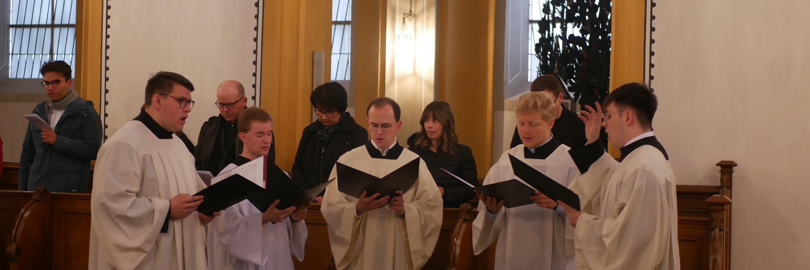 Laudes am Morgen der Priesterweihe