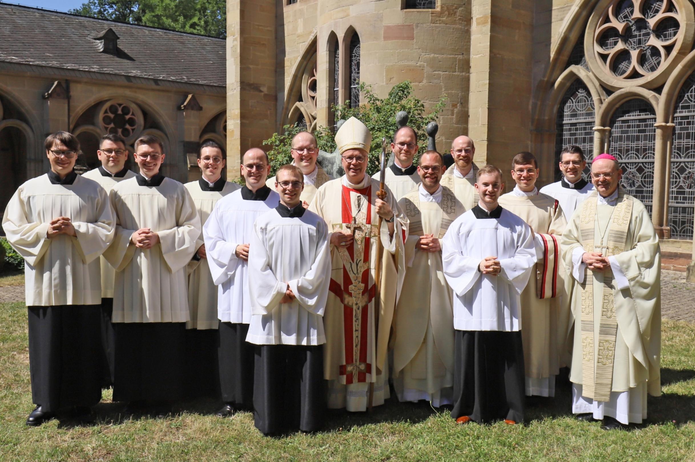 Die Kommunität des Bischöflichen Priesterseminars Trier bei der Priesterweihe von Heiko Reiner Gaub und Mathias Kremer am 4. Juli 2026