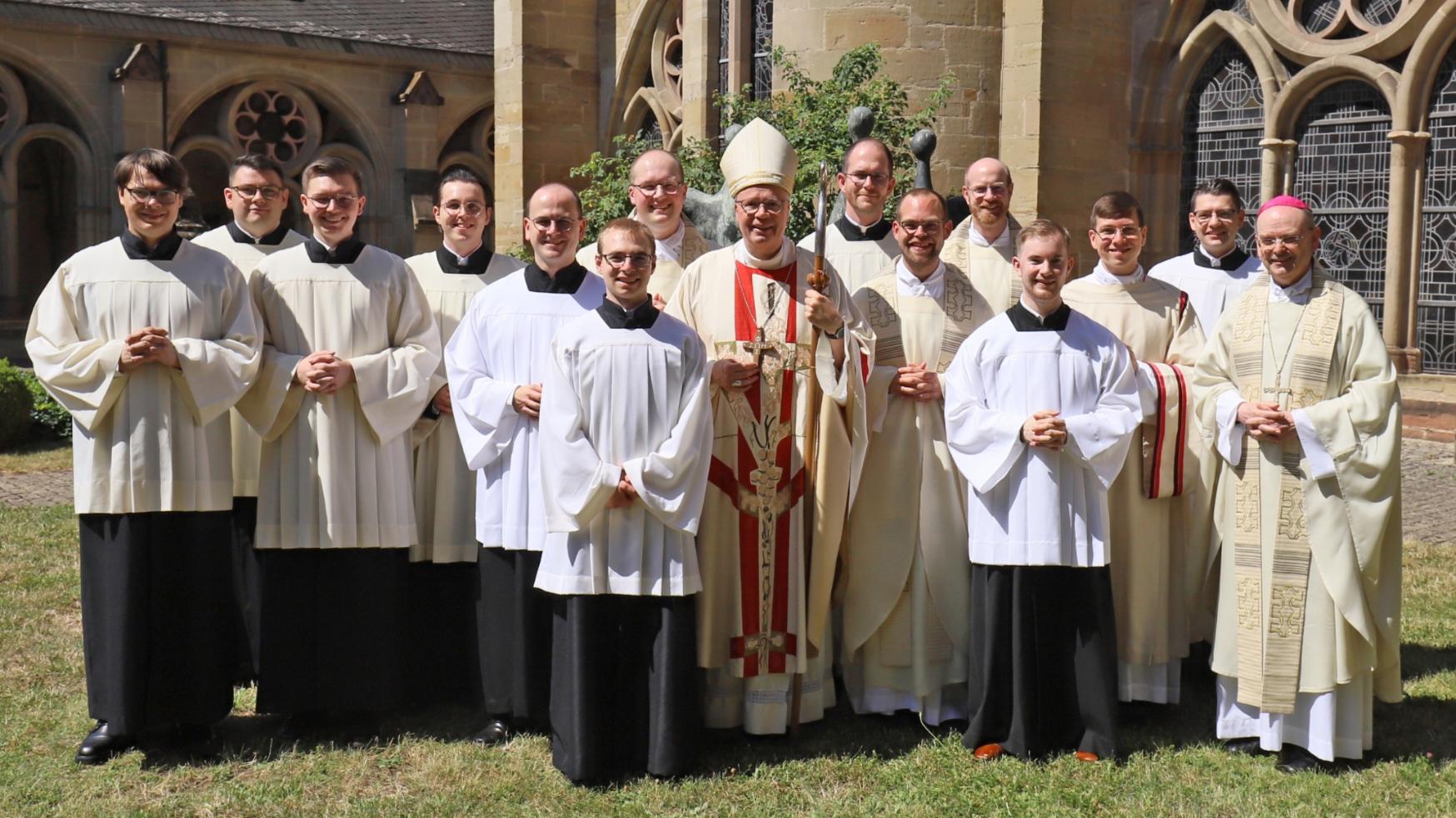 Die Kommunität des Bischöflichen Priesterseminars Trier bei der Priesterweihe von Heiko Reiner Gaub und Mathias Kremer am 4. Juli 2026