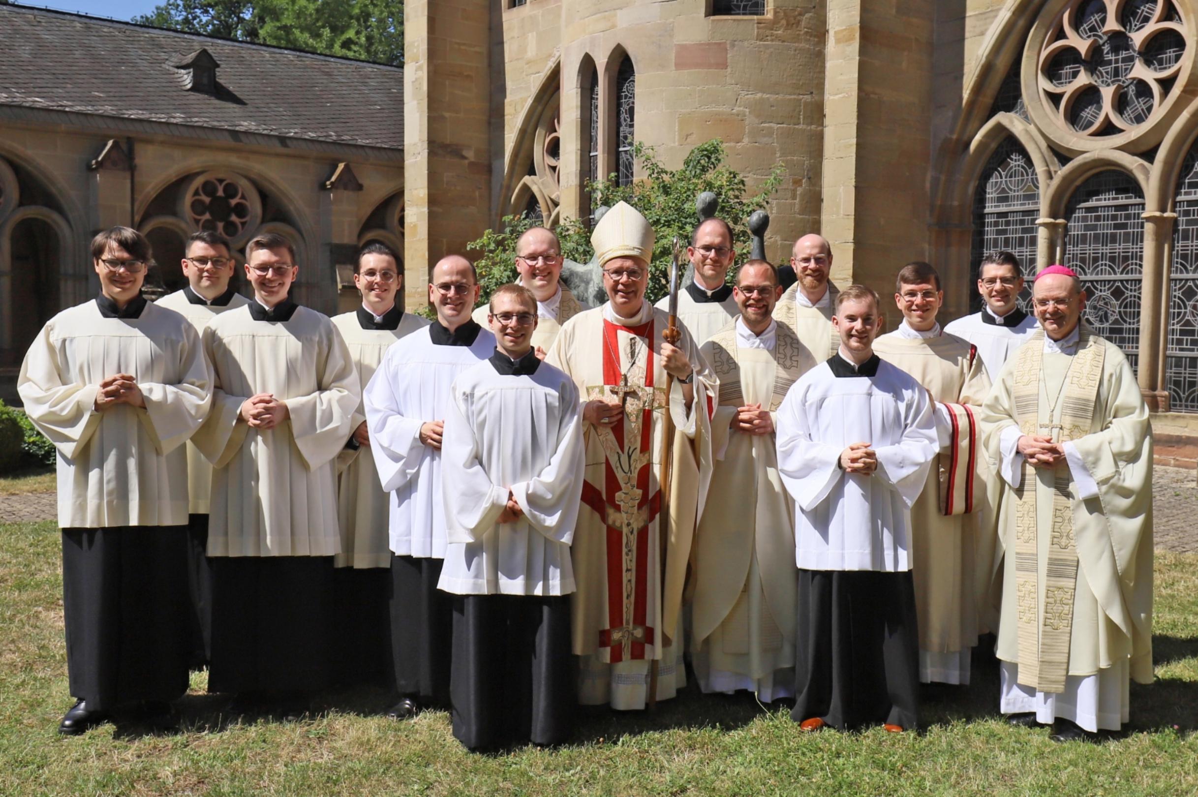 Die Kommunität des Bischöflichen Priesterseminars Trier bei der Priesterweihe von Heiko Reiner Gaub und Mathias Kremer am 4. Juli 2026