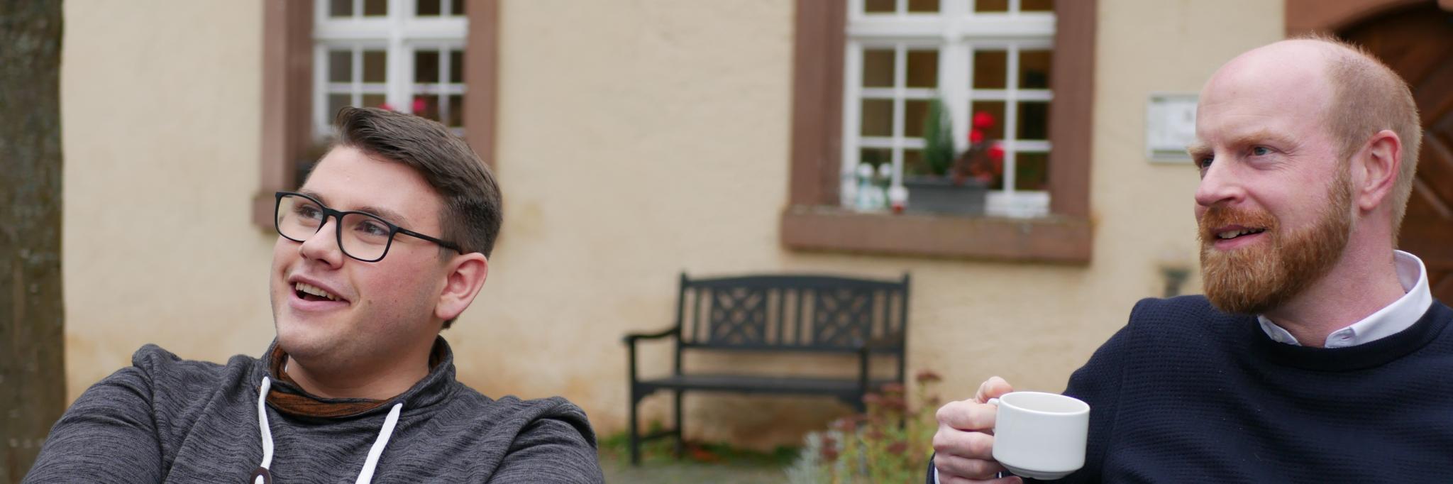 Seminarist Noah Bach und Spiritual Jan Lehmann