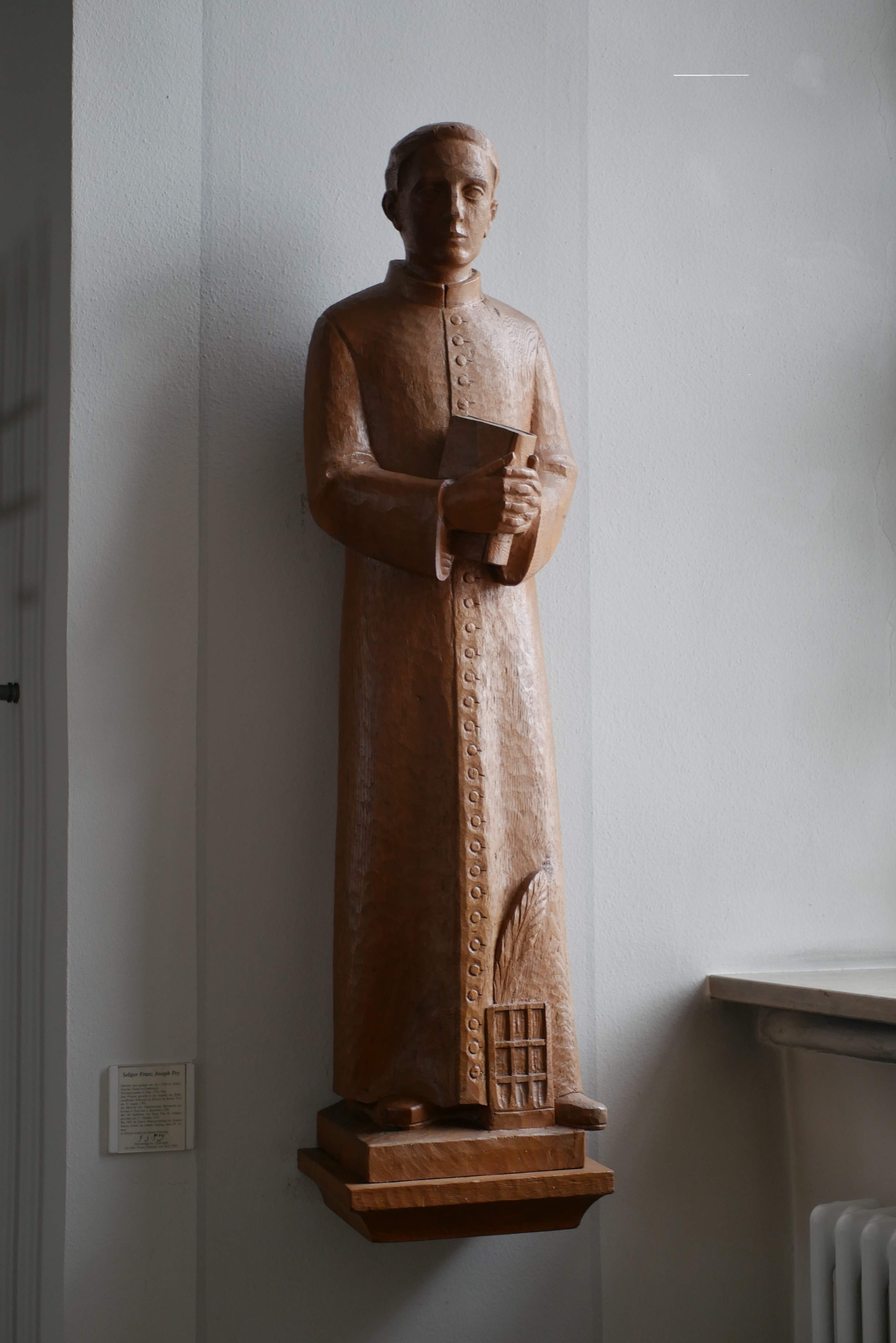 Man sieht die Statue des Seligen Franz Joseph Pey in der Pey-Kapelle im Clementinum.