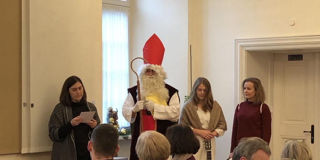 Der Nikolaus mit seinen Engeln