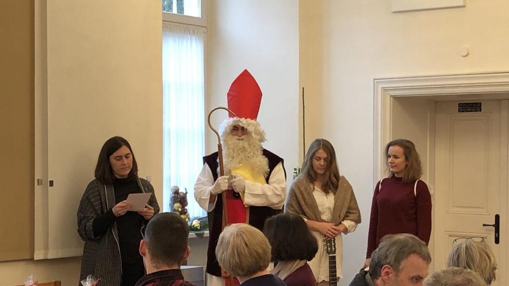 Der Nikolaus mit seinen Engeln