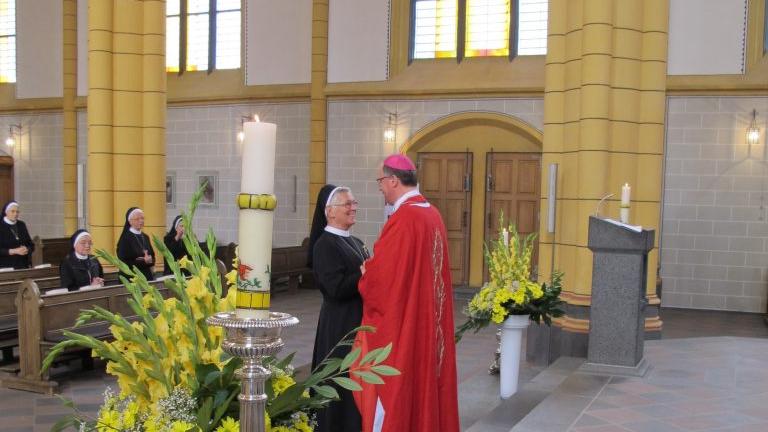 Schwester Gertrudis und Bischof Dr. Stephan Ackermann