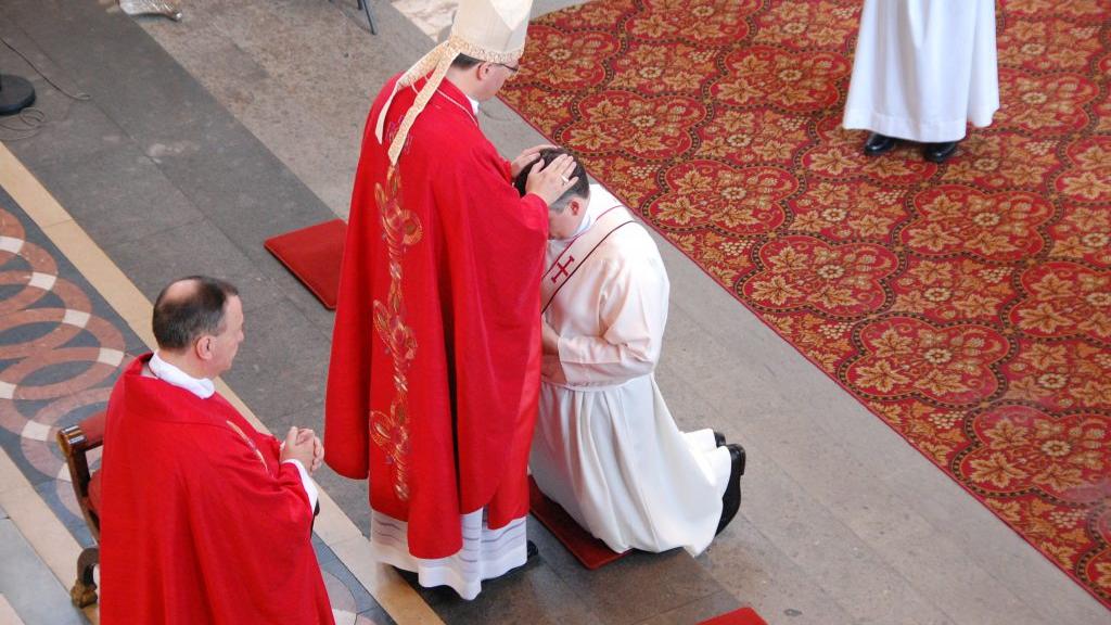 Symbolbild: Priesterweihe