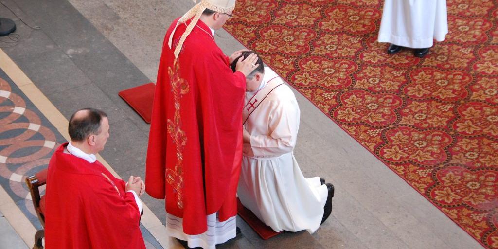 Symbolbild: Priesterweihe
