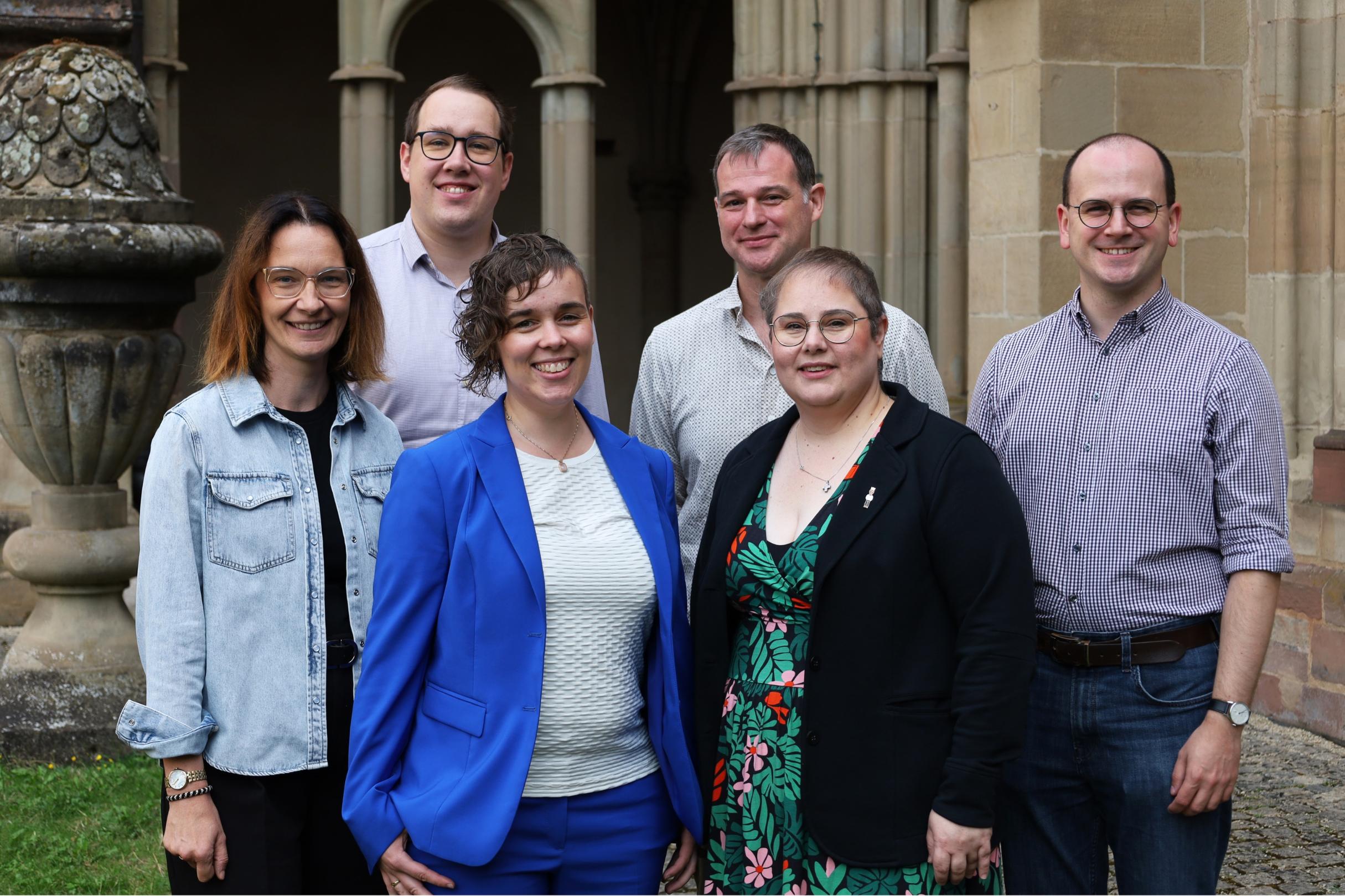 Gruppenfoto: drei Frau und drei Männer